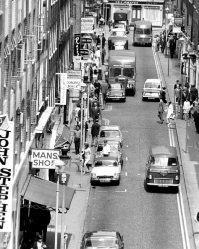 00 Carnaby Street 1970 - towards The Grapes.jpg. Click on the picture to enlarge